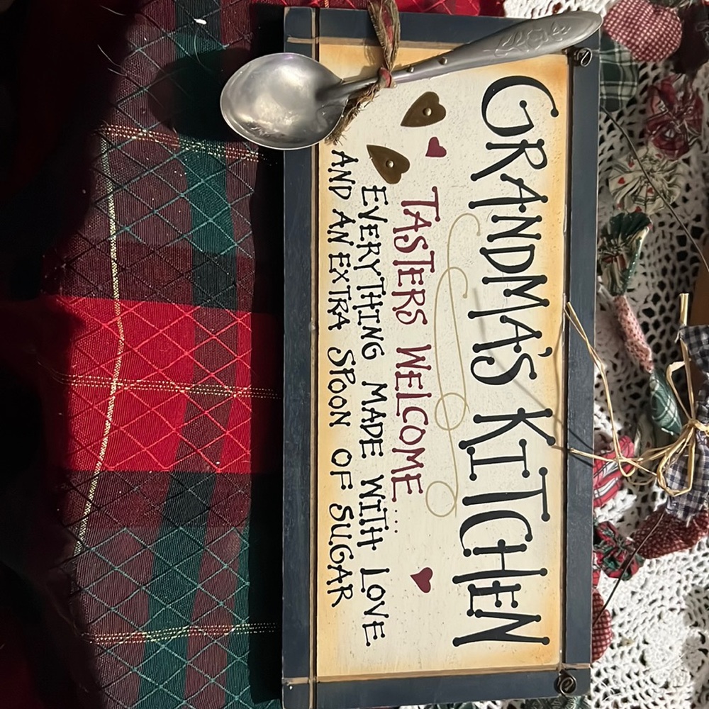 Grandma's Kitchen Rustic Sign - Picture 2 of 4